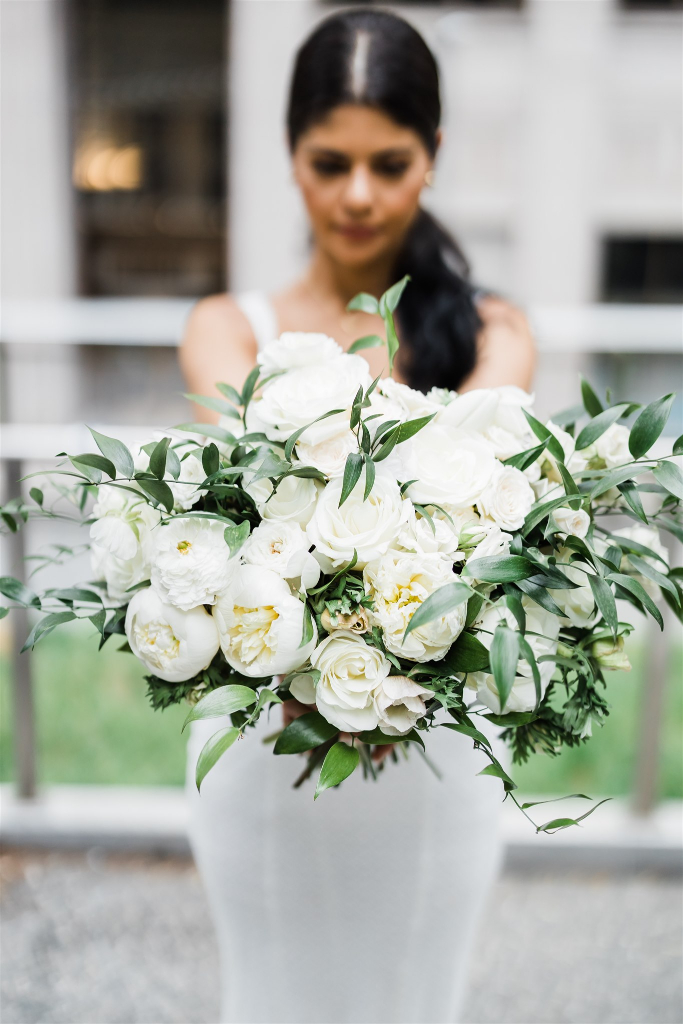 macro photo of ivory wedding bouquet