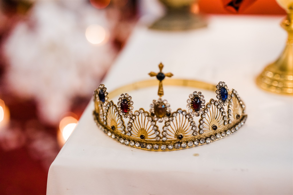 gold Stefana crown