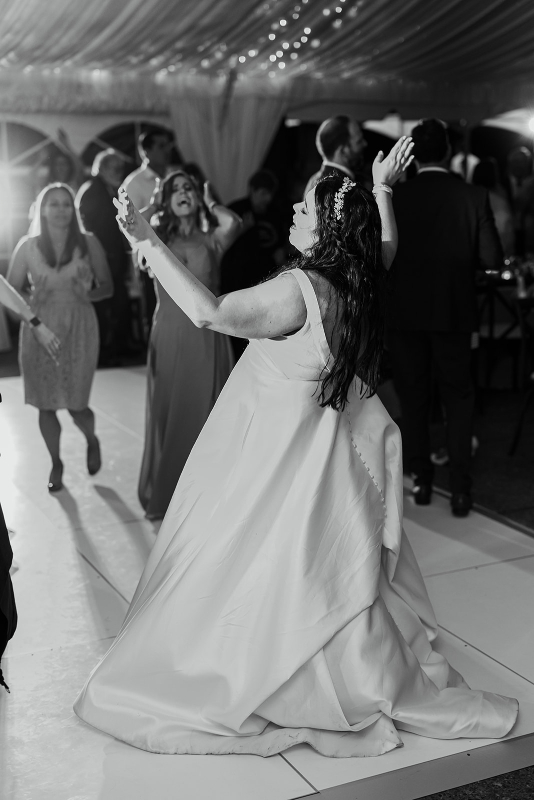 Bride sings and dances the night away at her vibrant Pittsburgh Botanic Garden wedding reception