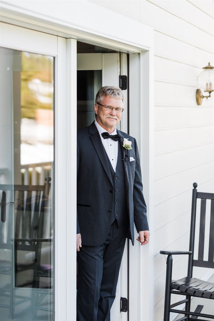 Father of the bride smiles as he sees her for the first time